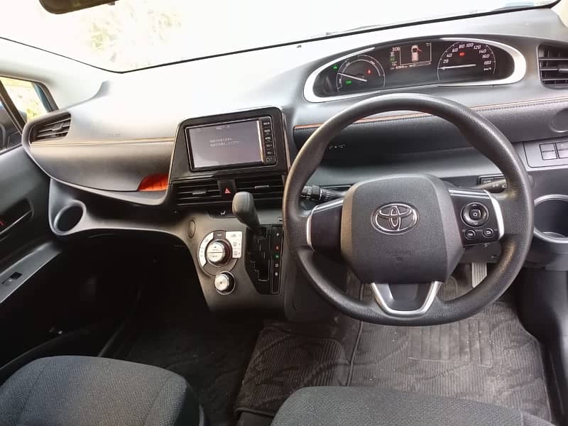 Toyota Sienta 2017 4