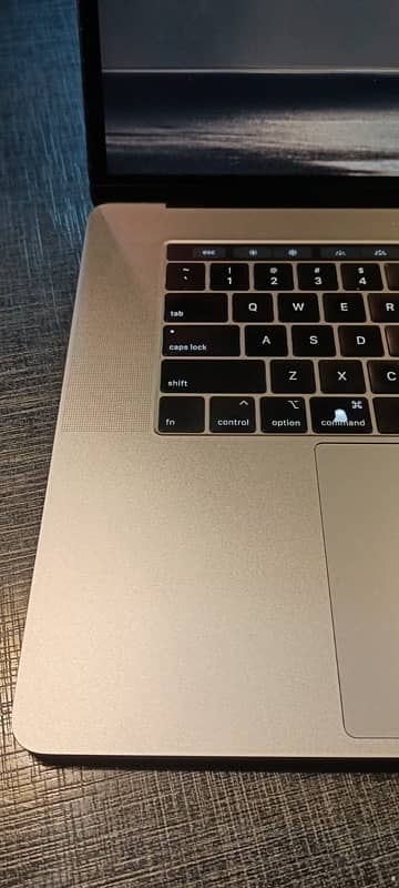 Apple macbook pro2018 1