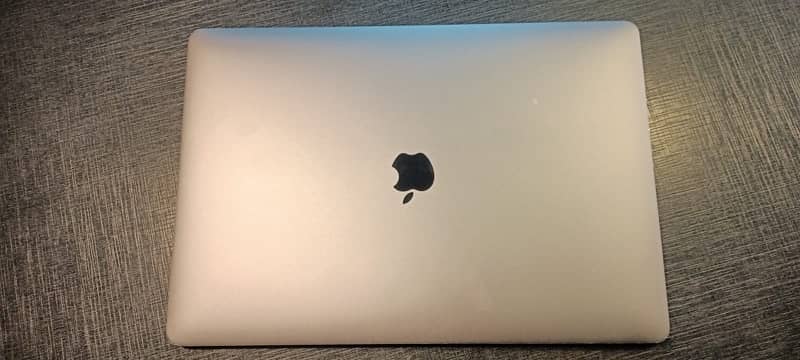 Apple macbook pro2018 3