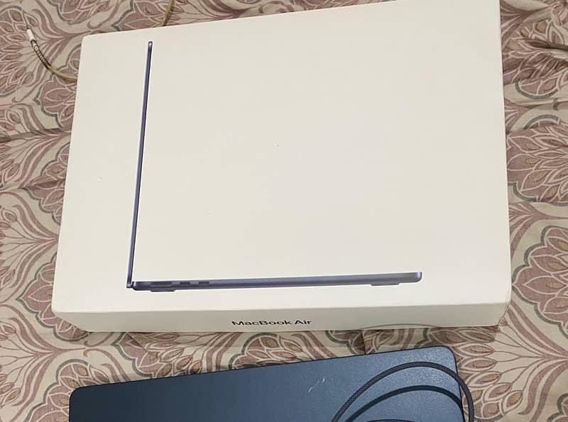 MacBook air m2 8-256gb 4