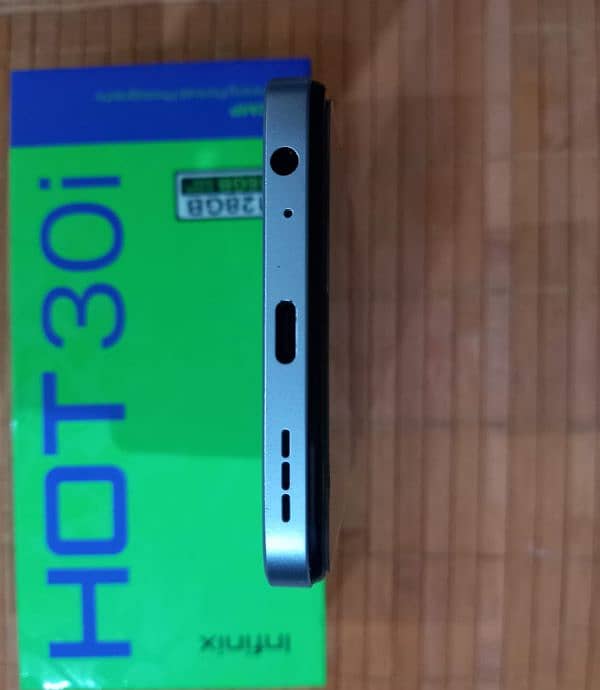 Infinix Hot 30i 16/128 In Excellent Condition. 3