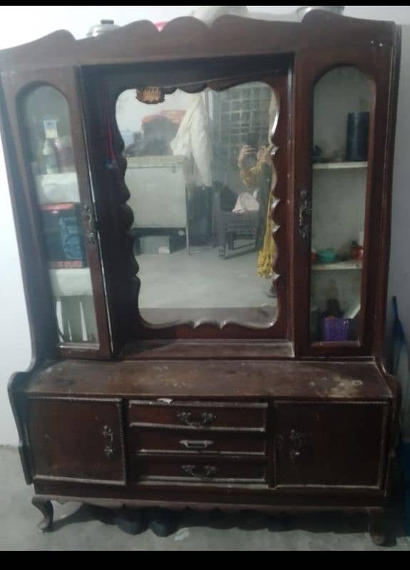 A dressing table for sell. 1