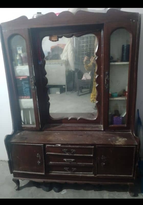 A dressing table for sell. 2