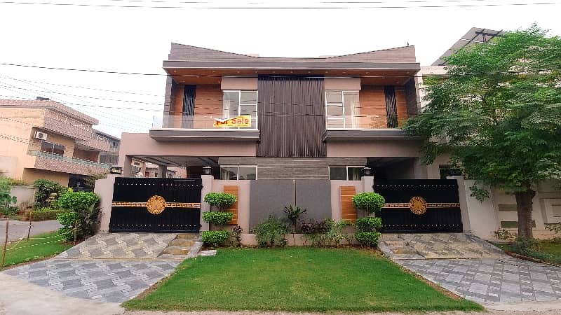 Corner 5 Marla House In Stunning Formanites Housing Scheme - Block D Is Available For sale 1