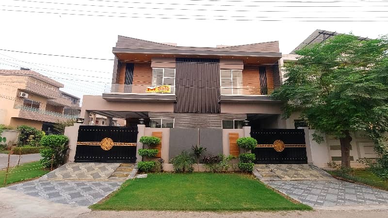 Corner 5 Marla House In Stunning Formanites Housing Scheme - Block D Is Available For sale 2