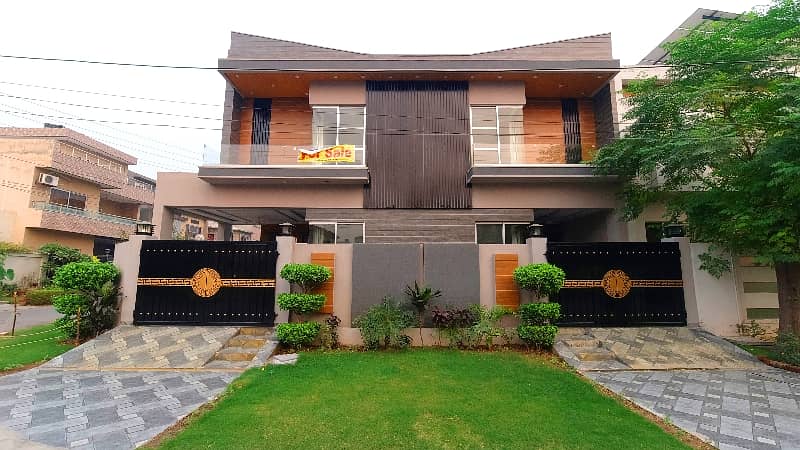 Corner 5 Marla House In Stunning Formanites Housing Scheme - Block D Is Available For sale 4