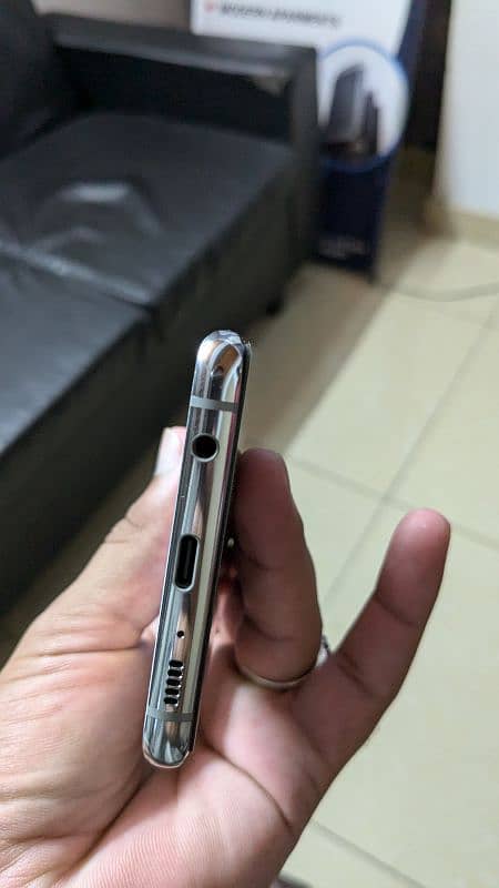 Aoa I am selling Samsung S10+ 2