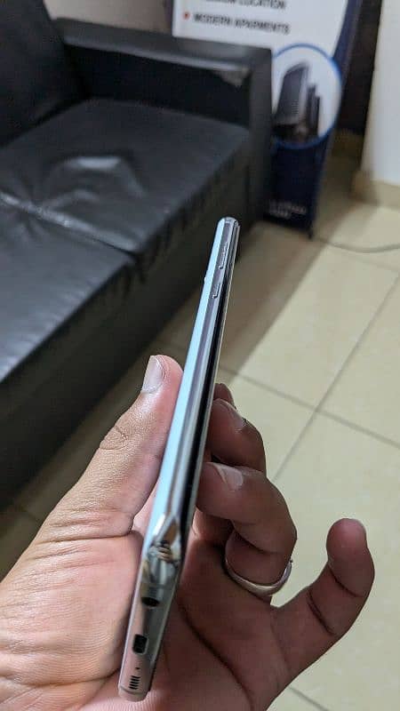 Aoa I am selling Samsung S10+ 3