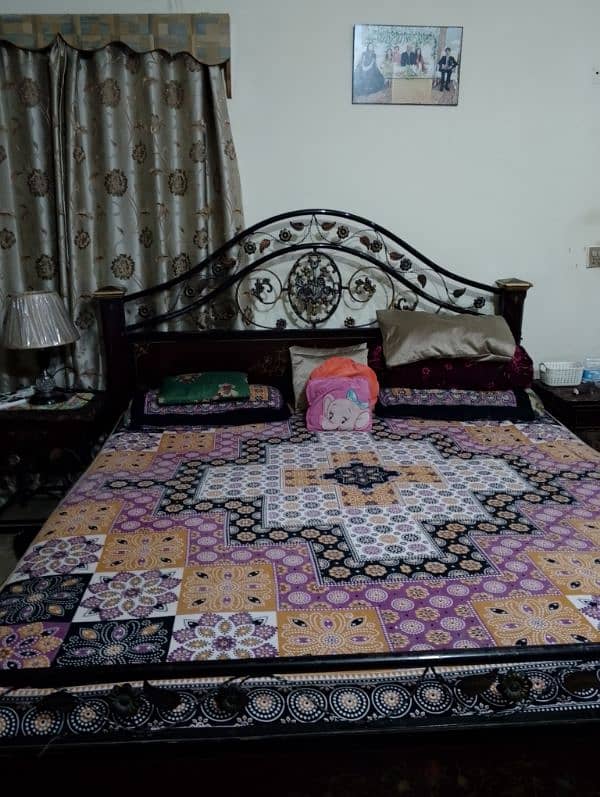 double king iron nd wooden bed 1