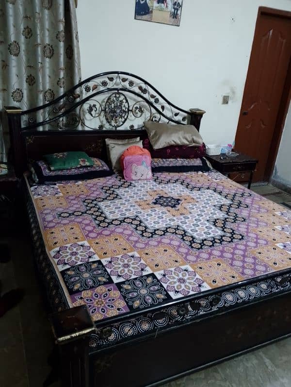 double king iron nd wooden bed 2