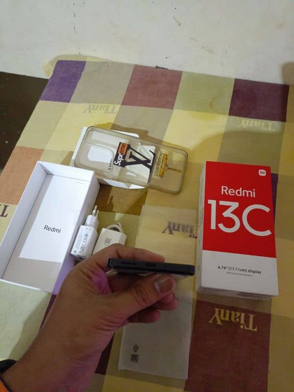 Redmi 13c . . 6+6 gb. 128Gb. . condition 10/10 7