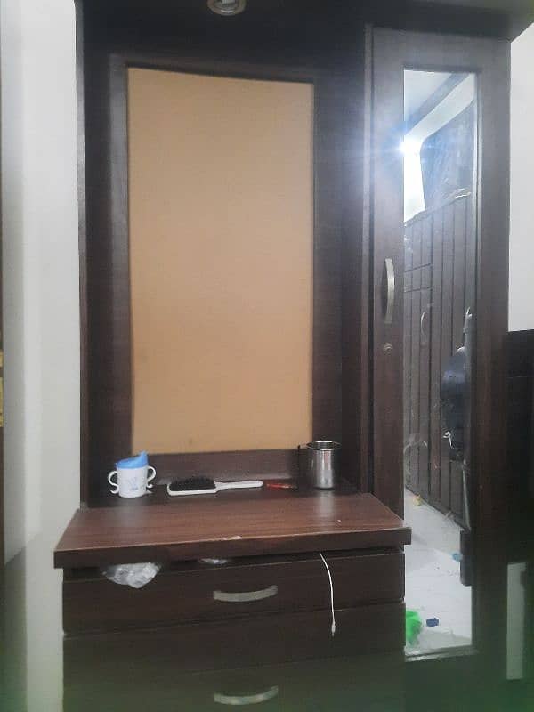 3 doors Divider & Dressing Table 4