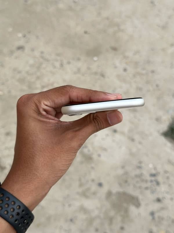 IPHONE 11 NON PTA 64GB FU 4