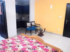 Studio apartments phr day short time available 0