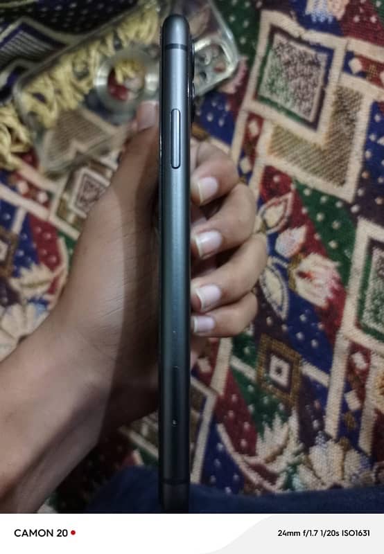 iphone 11 with box (non pta 64gb ) 5