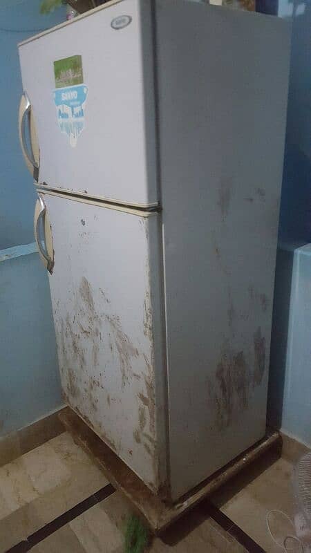 Sanyo big size refrigerator 1