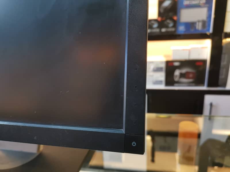 Dell 24 inch UltraSharp Monitor 1