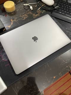 MacBook Pro 2017 0