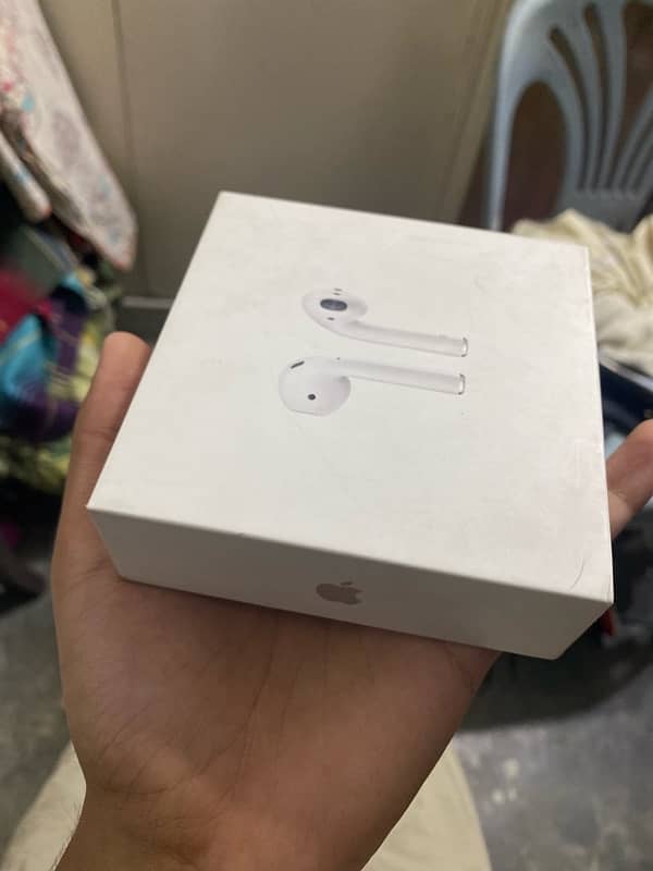 Apple AirPods 2nd generation original. 0