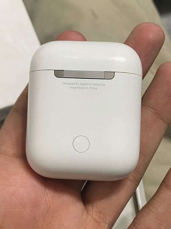 Apple AirPods 2nd generation original. 5