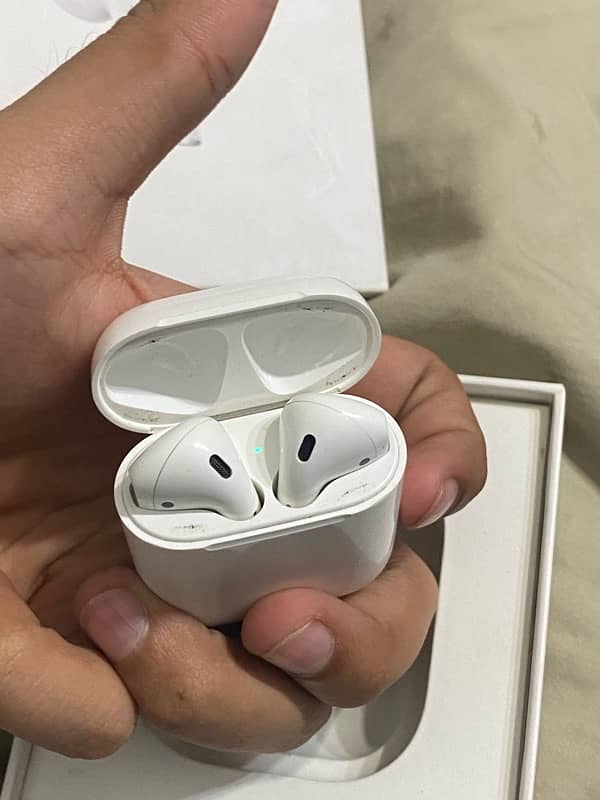 Apple AirPods 2nd generation original. 6