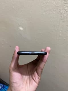 iPhone 11 ( 97 battery health )