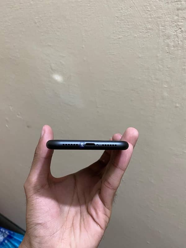 iPhone 11 ( 97 battery health ) 0