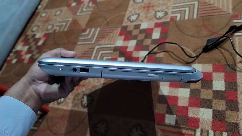 HP Envy 17 Notebook PC 9