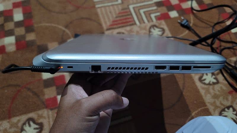 HP Envy 17 Notebook PC 10