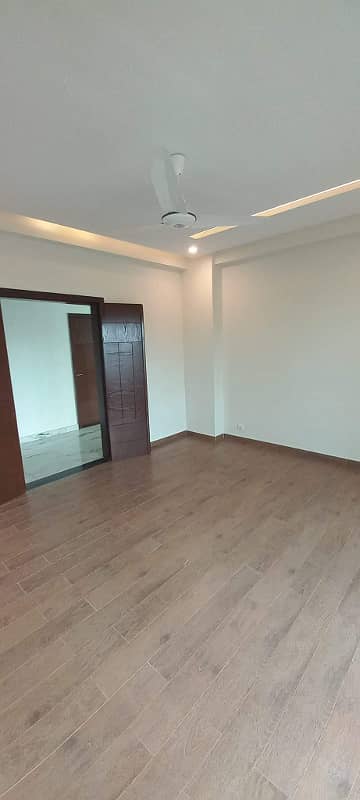 10 Marla 3 Beds Brand New Flat for Sale 11