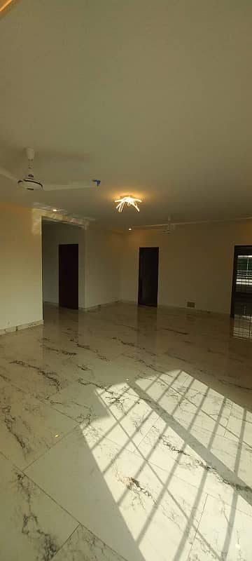 10 Marla 3 Beds Brand New Flat for Sale 13