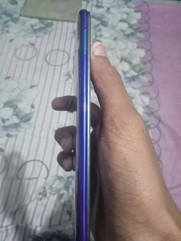 IAM selling my phone ram 8GB memory 256phone number 03324711511 5