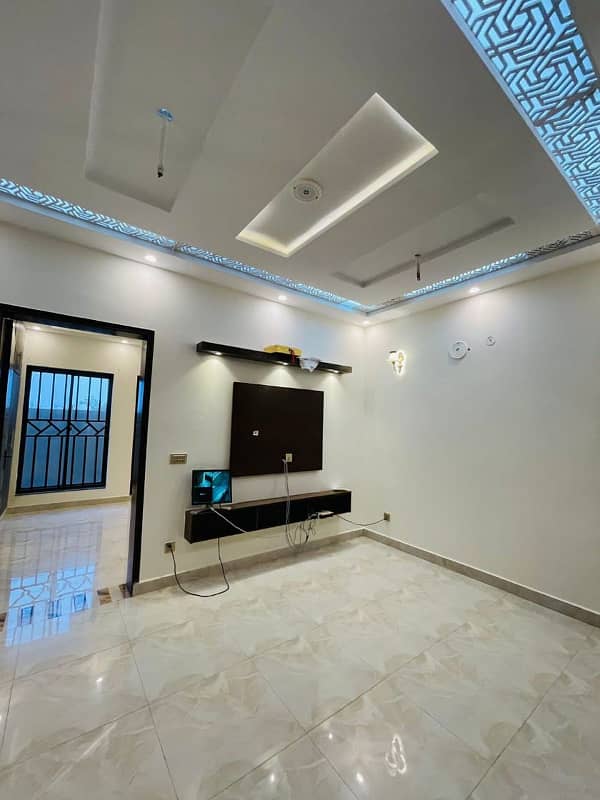 BRAND NEW 5 MARLA FULL HOUSE AVALIABLE FOR SALE SECTOR D BLOCK AA BB CC DD BAHRIA TOWN LAHORE 2