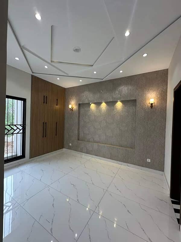 10 Marla Brand New Luxury Upper Portion With Lower Lock Available For Rent In DD BLOCK Bahria Town Lahore 11