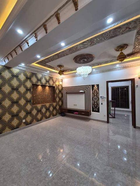 BRAND NEW 5 MARLA FULL HOUSE AVALIABLE FOR SALE SECTOR D BLOCK AA BB CC DD BAHRIA TOWN LAHORE 2