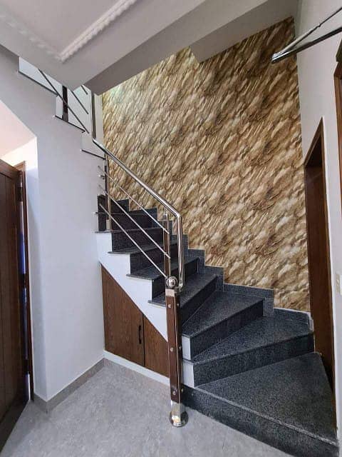 BRAND NEW 5 MARLA FULL HOUSE AVALIABLE FOR SALE SECTOR D BLOCK AA BB CC DD BAHRIA TOWN LAHORE 6