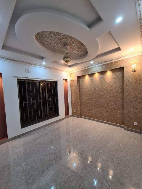 BRAND NEW 5 MARLA FULL HOUSE AVALIABLE FOR SALE SECTOR D BLOCK AA BB CC DD BAHRIA TOWN LAHORE 9