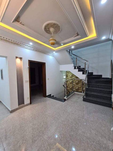 BRAND NEW 5 MARLA FULL HOUSE AVALIABLE FOR SALE SECTOR D BLOCK AA BB CC DD BAHRIA TOWN LAHORE 13