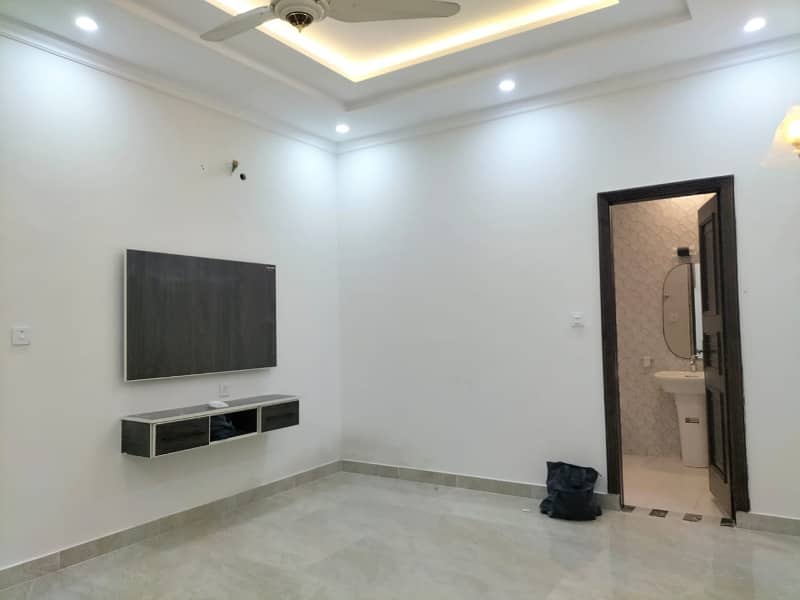 1 kanal brand new tipe full tile floor upper portion for rent in abdalien society 3