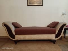 Stylish Settee Sofa with Elegant Design 0