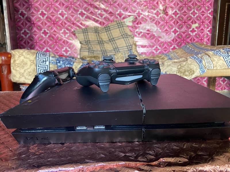 Sony ps4 fat 860 GB best gaming console with two controllers 1