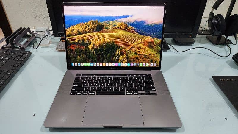 Apple Macbook Pro 16" 2019 64GB 2TB 8GB (Read ad details) 0