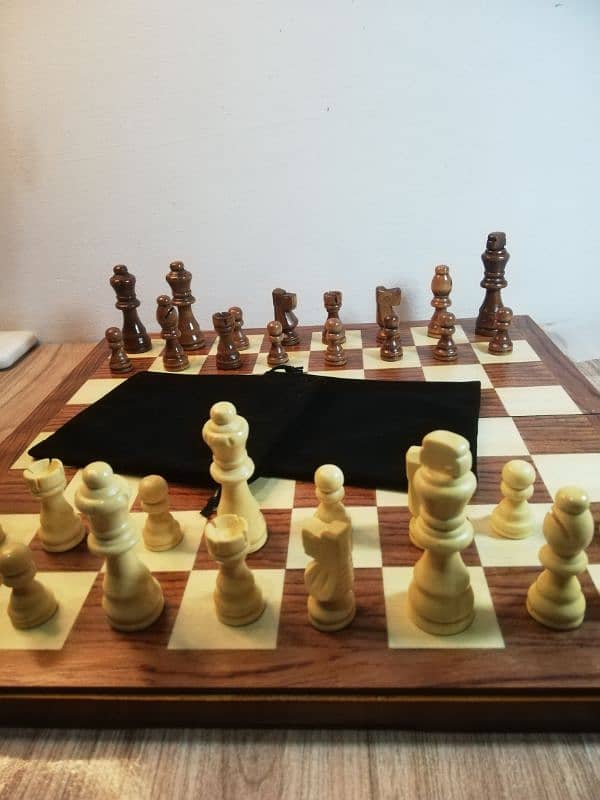 WOODEN AMERICAN CHESS 6