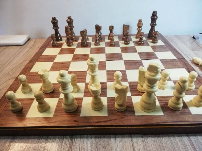 WOODEN AMERICAN CHESS 7