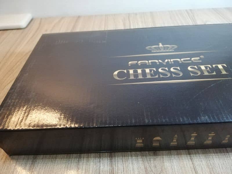 WOODEN AMERICAN CHESS 8