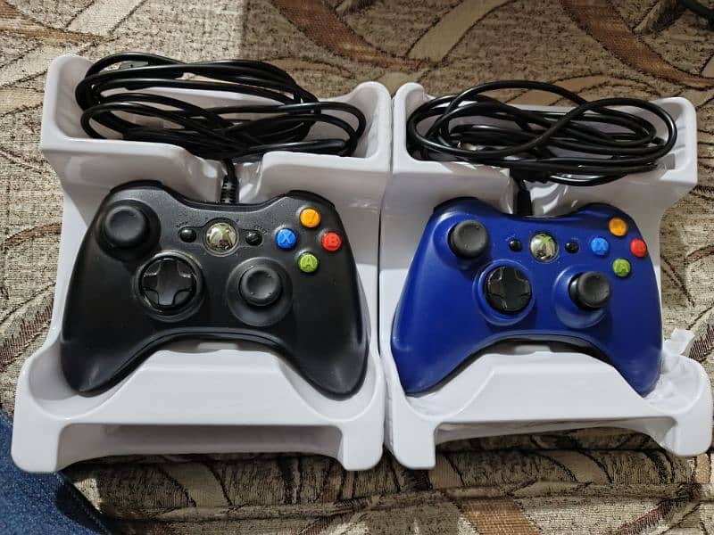 Xbox 360 JASPER  2 wired controller 140 games space 500 GB plus 4