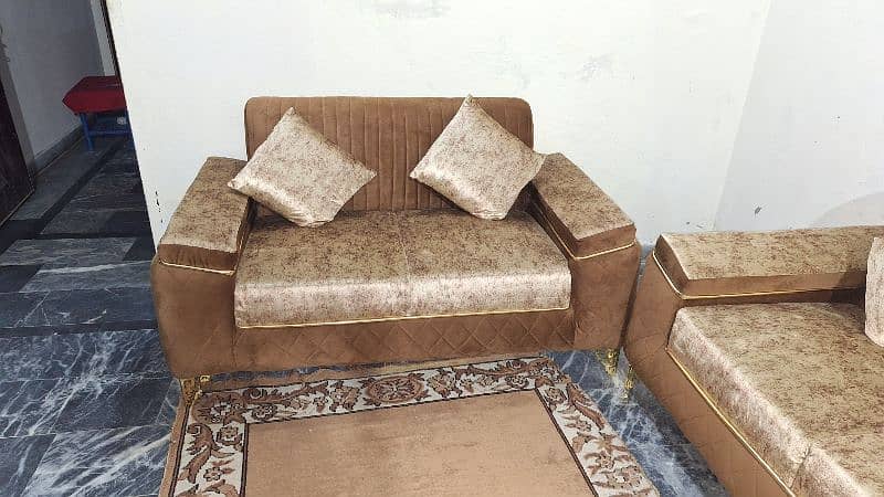 sofa golden 3