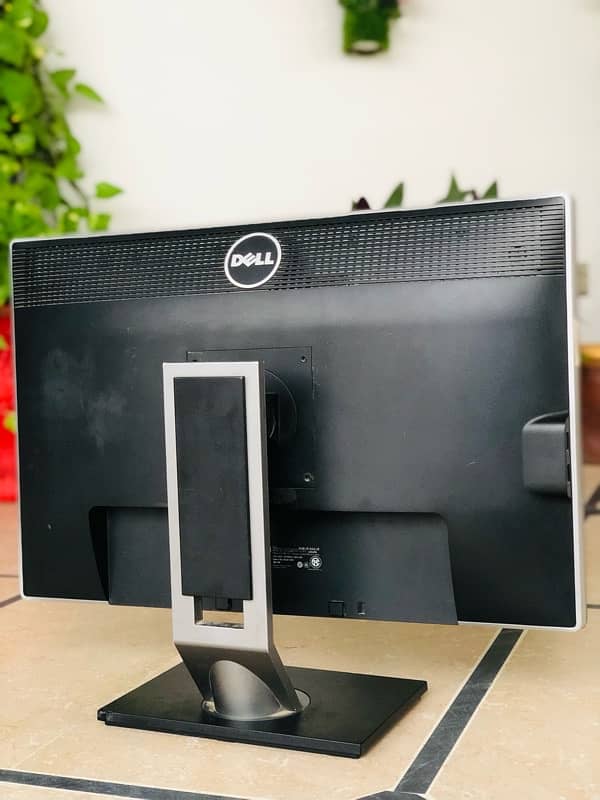 Dell 24 Inch IPS 1