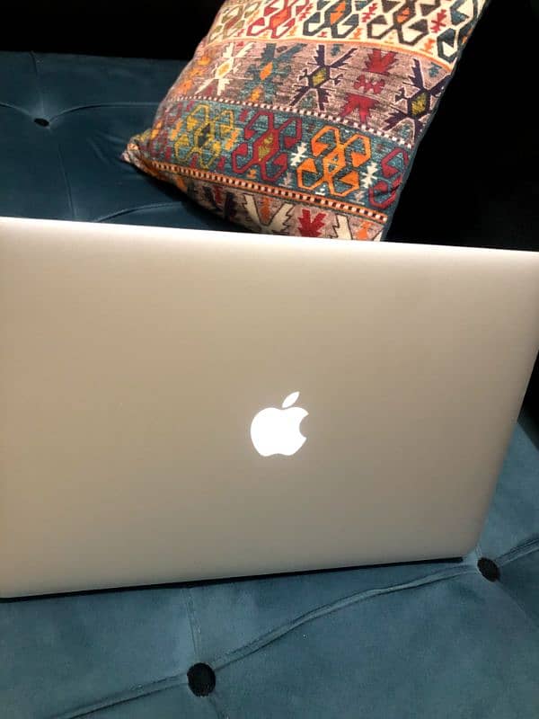 MacBook Pro Retina Mid 2015 (15 inches) 1