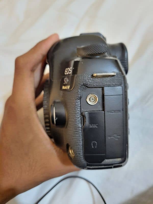 Canon 5D mark IV with Box 4